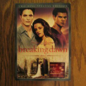The Twilight Saga Breaking Dawn part 1 two disc special edition